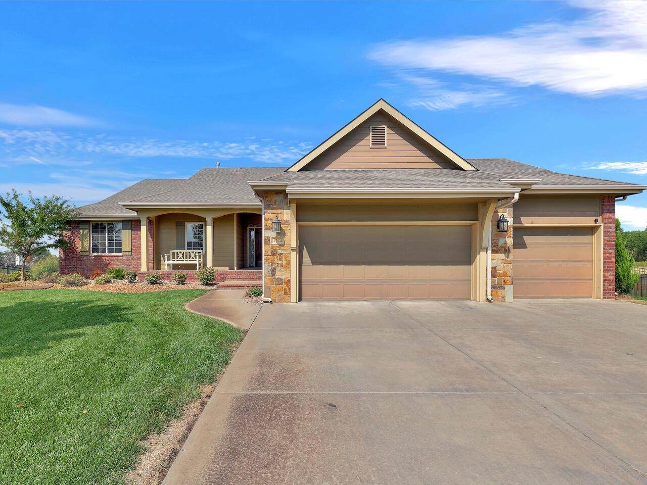 4744 Emerald Ct - Photo 1