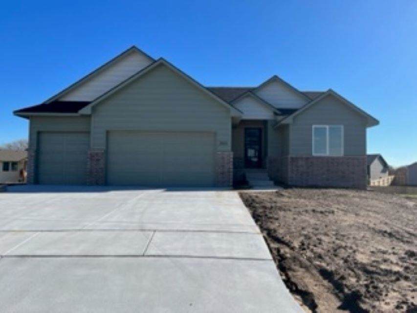 2613 Thunder Cir - Photo 1