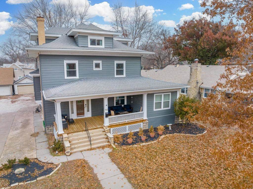712 11th Ave - Photo 1