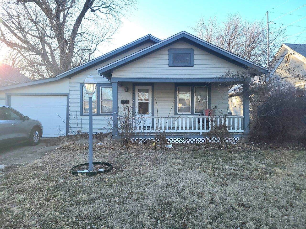 904 C St - Photo 1