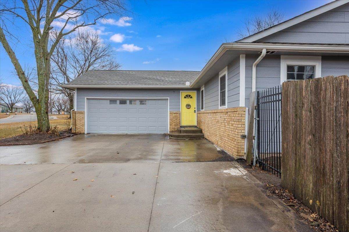 9 Frontier Ln - Photo 1