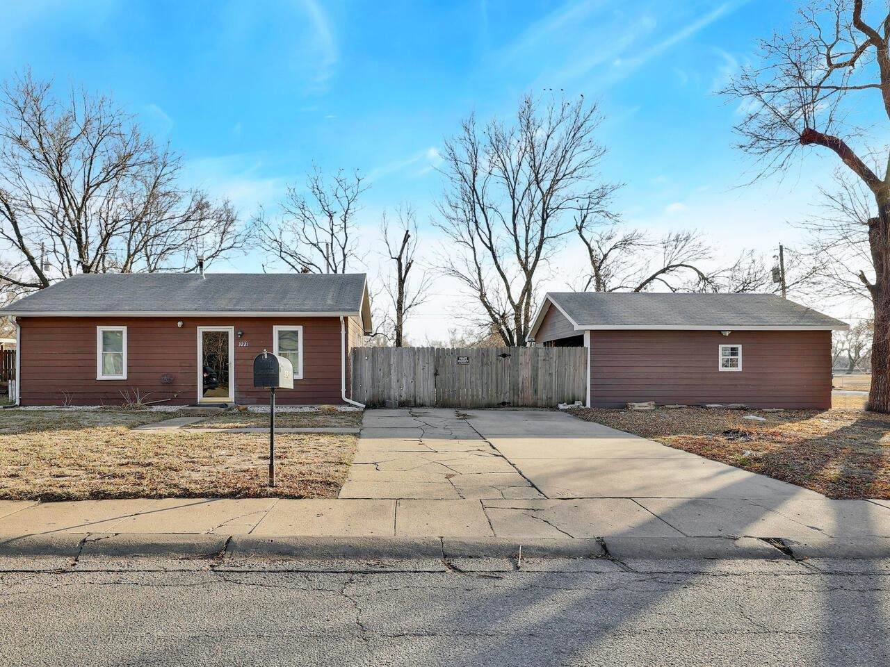 3221 Sunview Ave - Photo 1