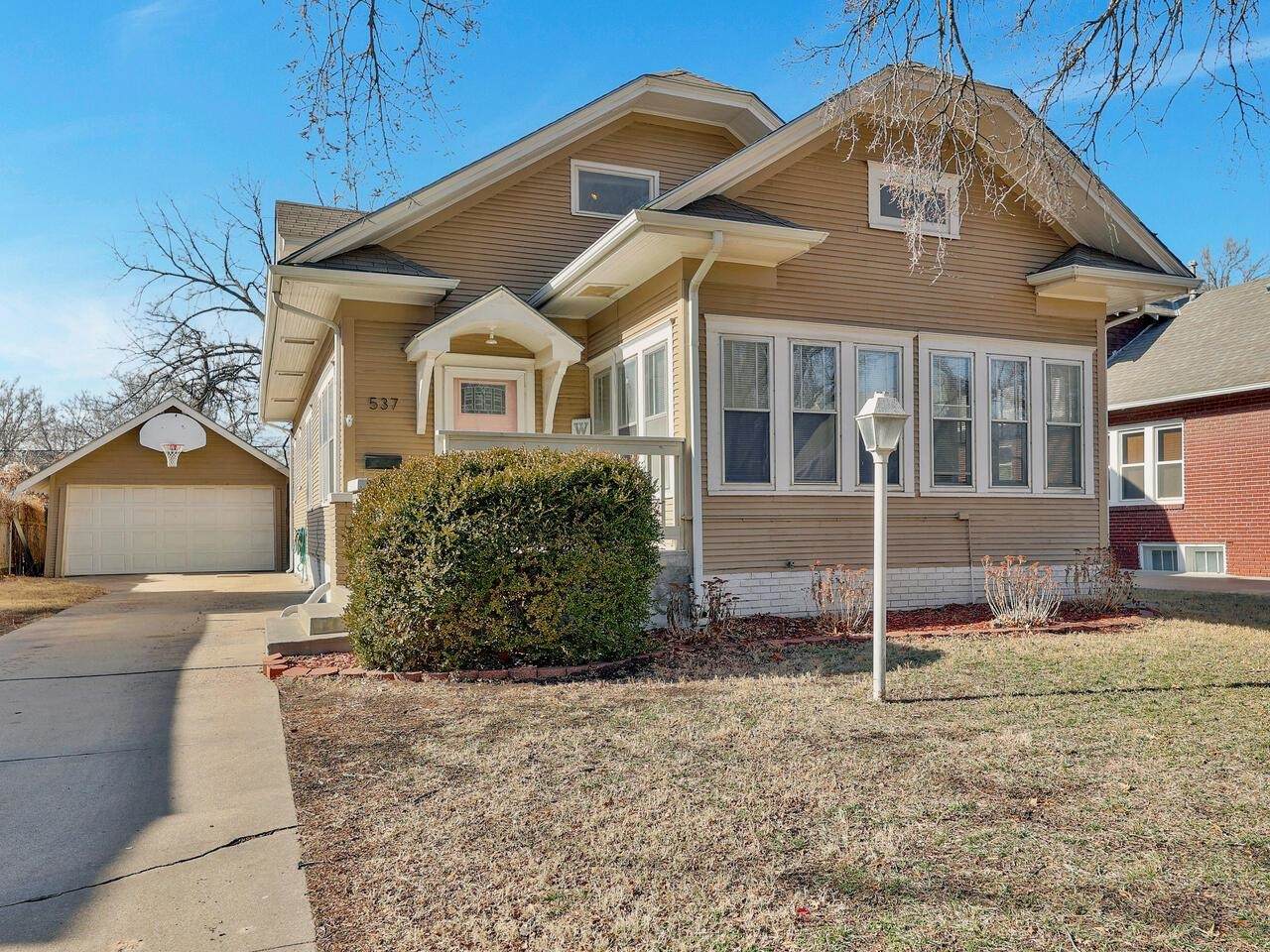 537 Crestway - Photo 1