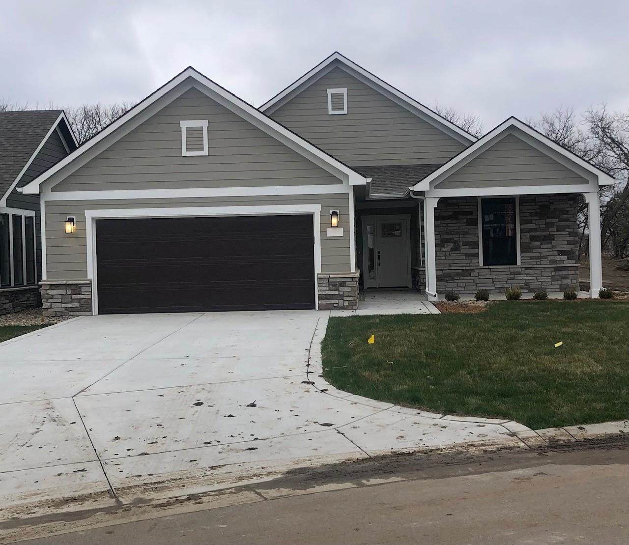 620 Park Place - Photo 1