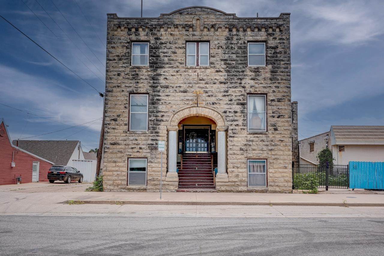 107 7th Ave - Photo 1