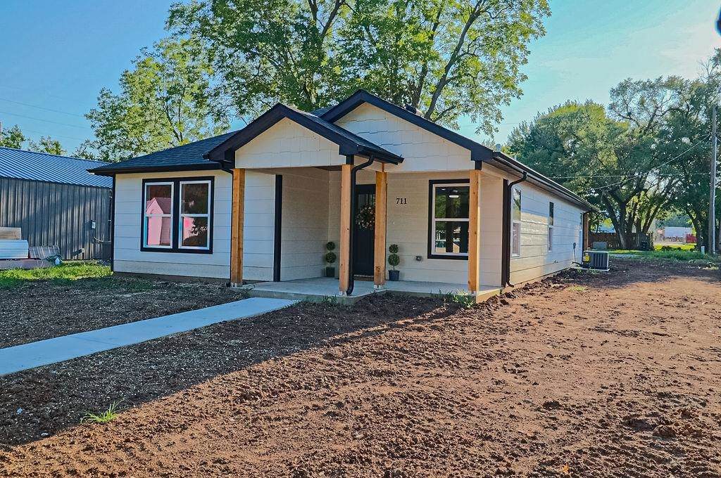 711 Washington - Photo 1