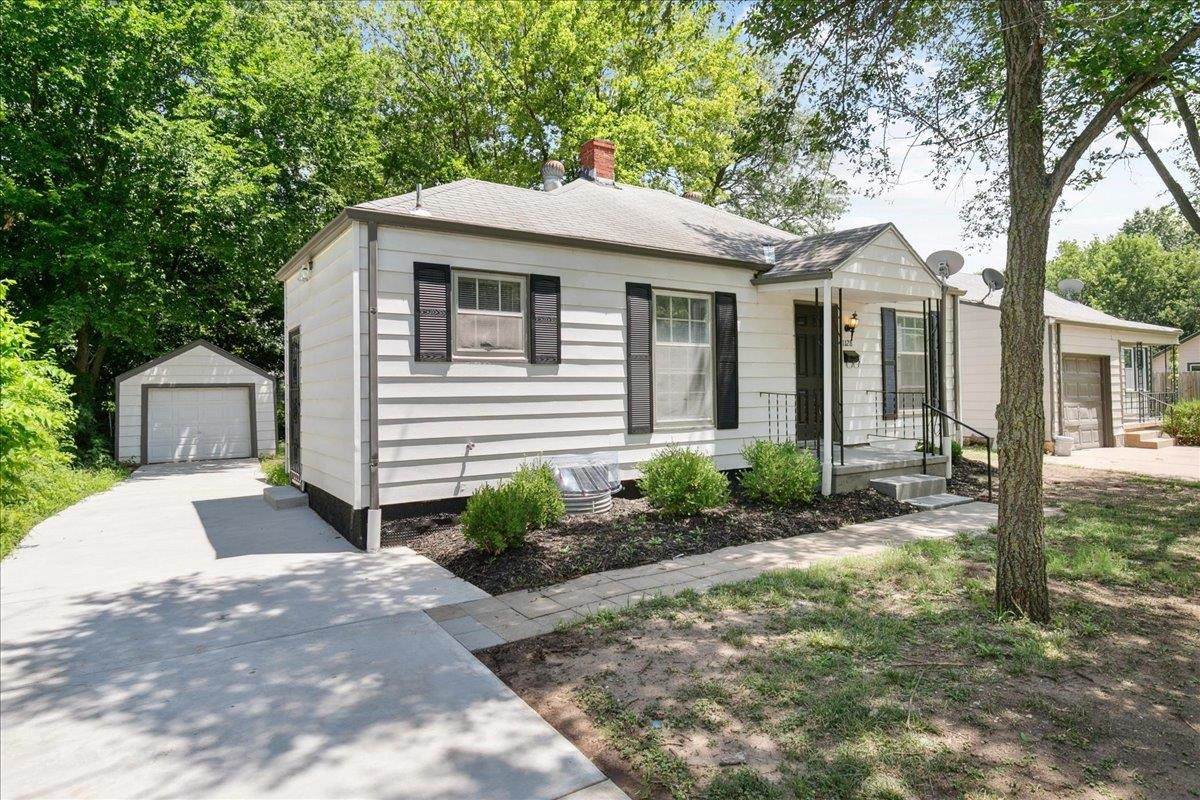 1128 Dellrose - Photo 1