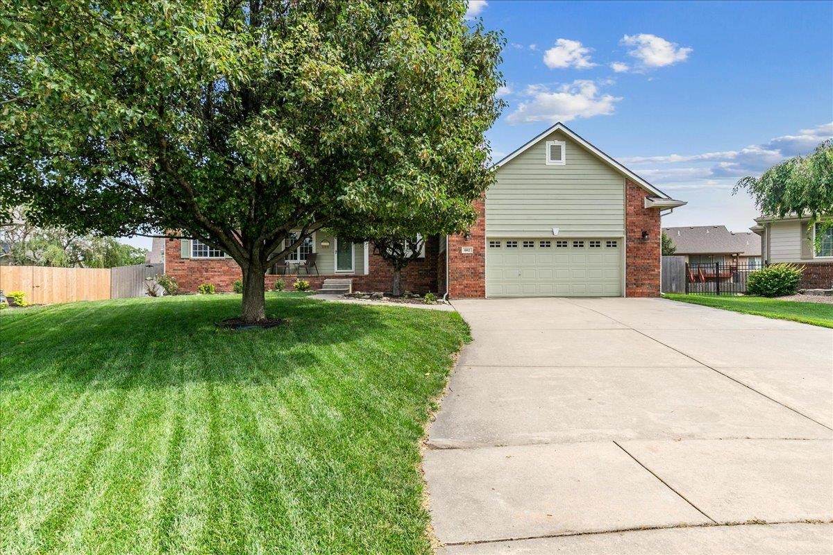 602 Brentwood Pl - Photo 1