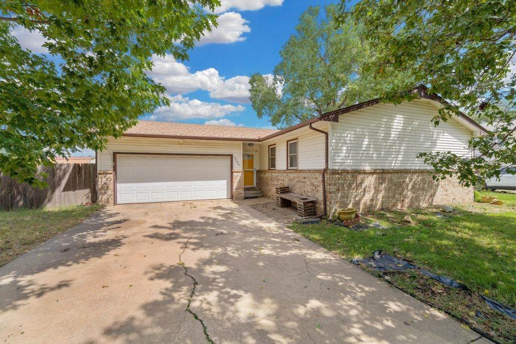 2246 46th St S - Photo 1