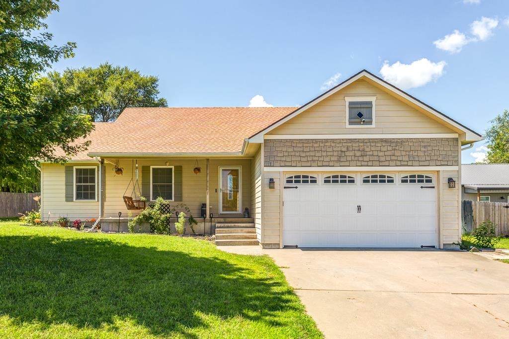 1109 Leprechaun Dr - Photo 1