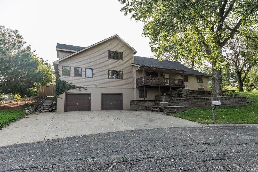 133 East Lake Dr - Photo 1