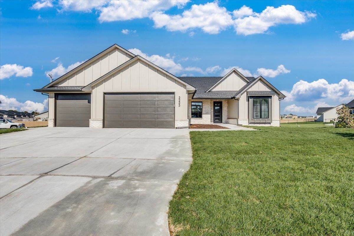 3233 Pine Grove Cir - Photo 1