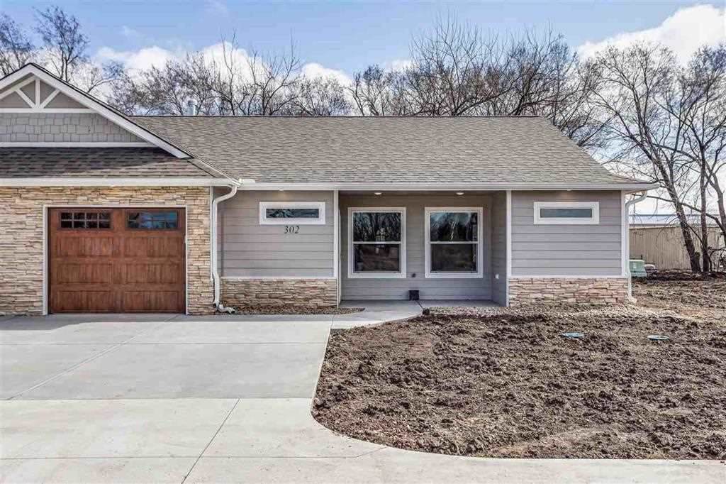 320 Warren Ave Unit 602 - Photo 1