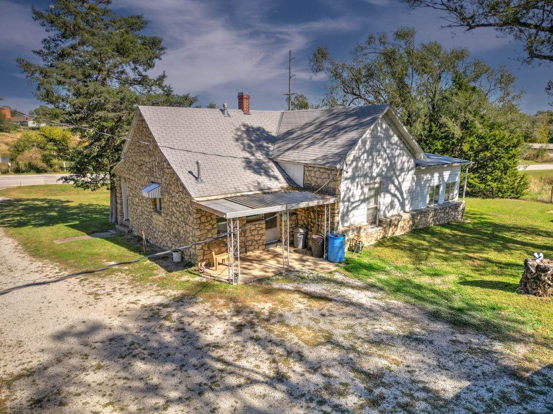 121 33rd Ave - Photo 1