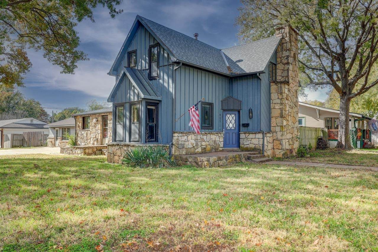 915 15th Ave - Photo 1