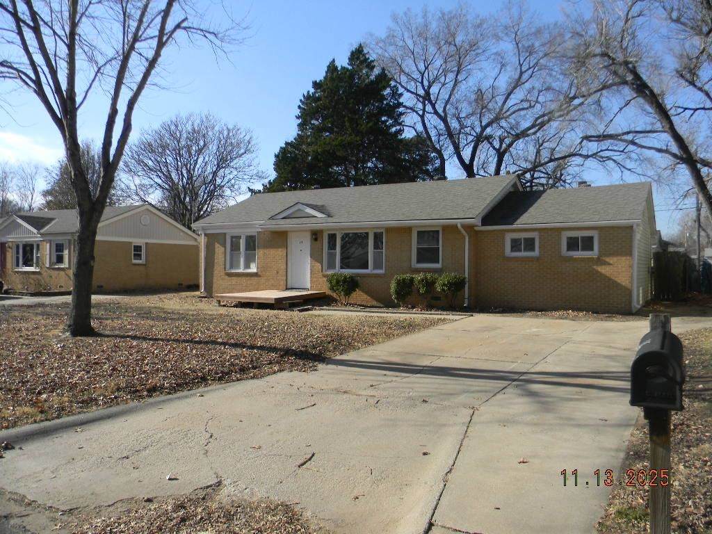 215 Sunset Ave - Photo 1