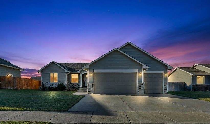 729 Casado St - Photo 1