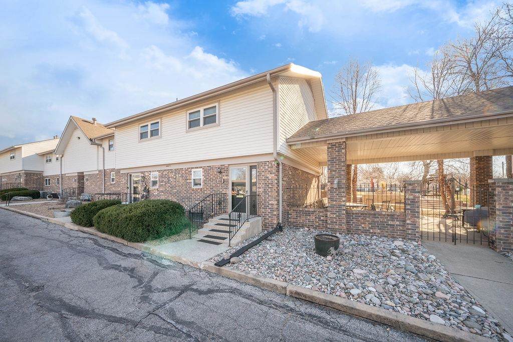 111 Summit St - Photo 1