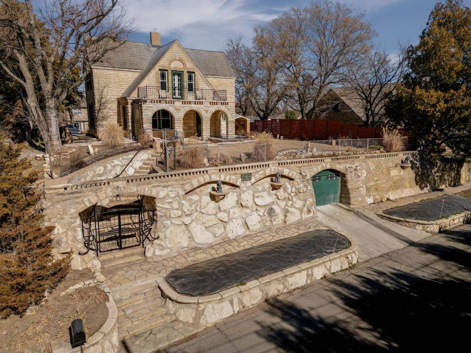 1702 Simpson Ave - Photo 1