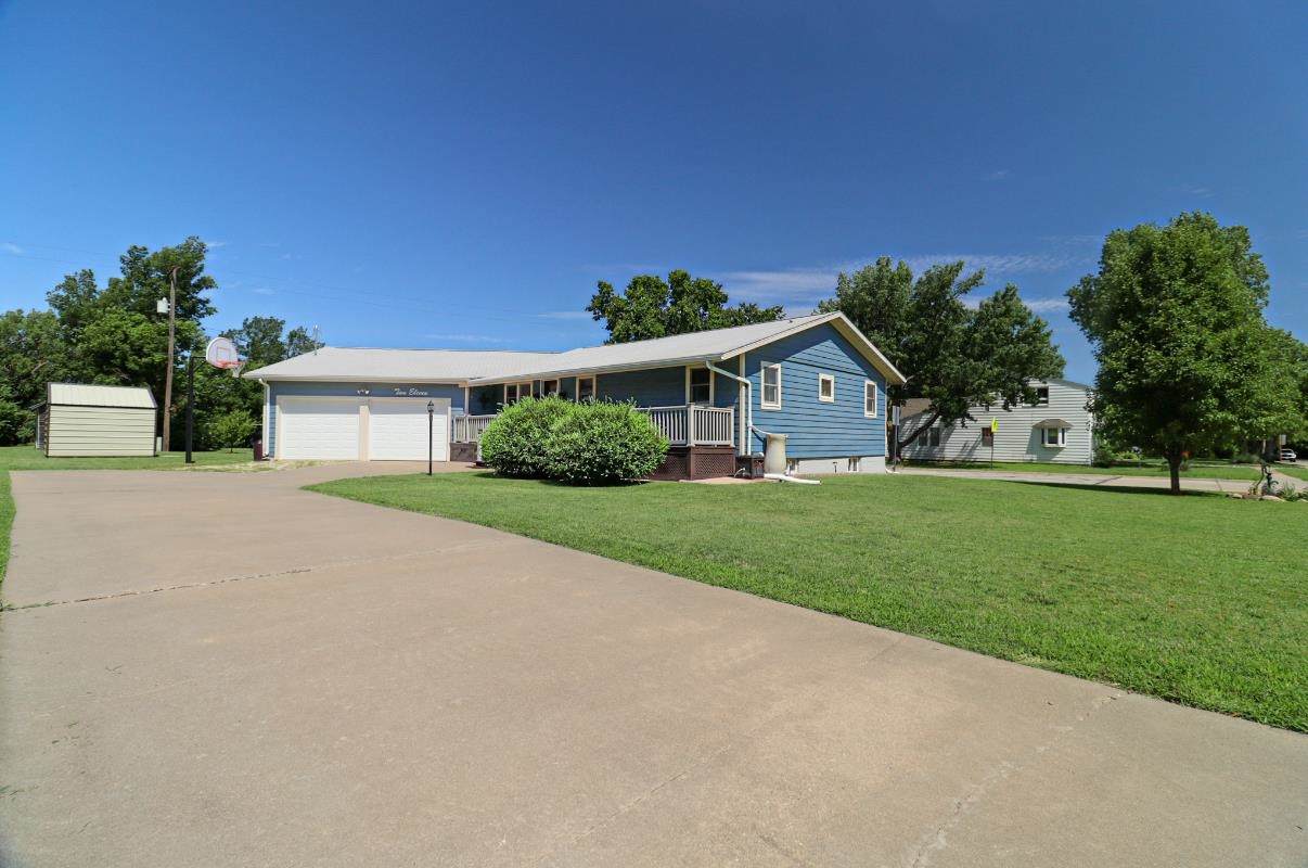 211 Pine St - Photo 1
