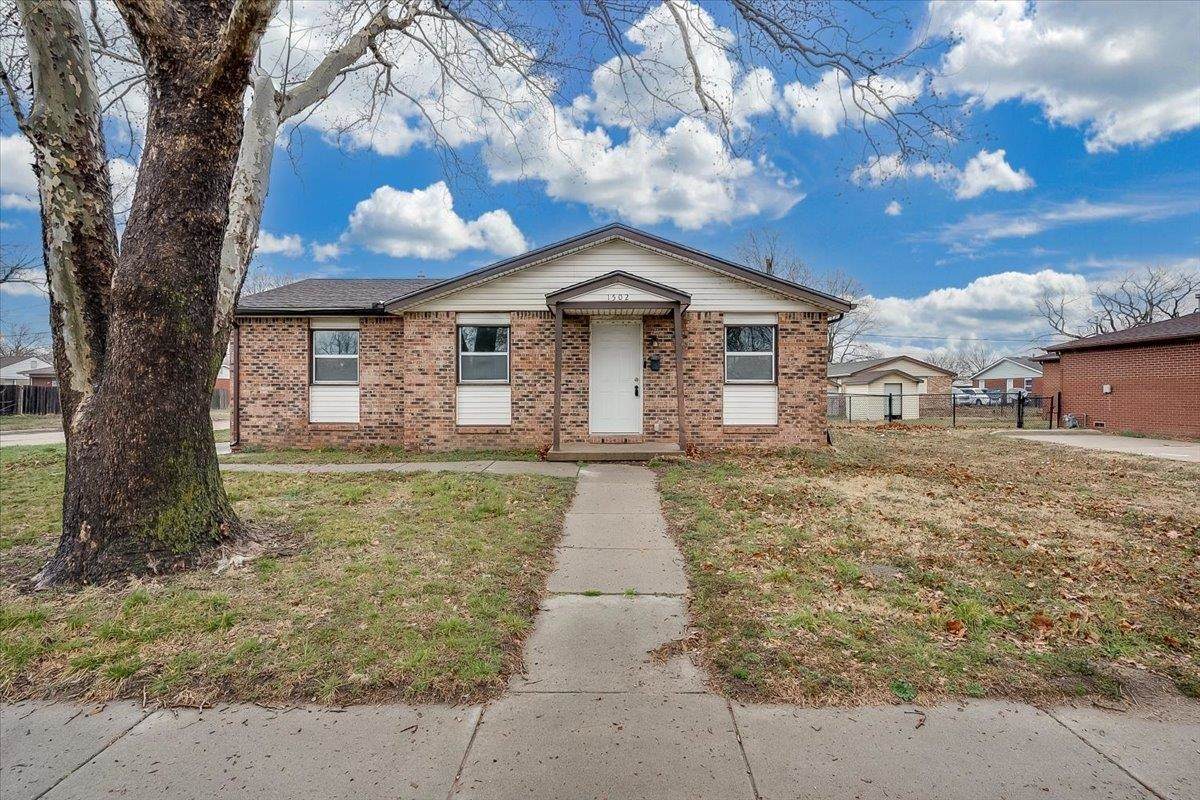 1502 Catalina St - Photo 1