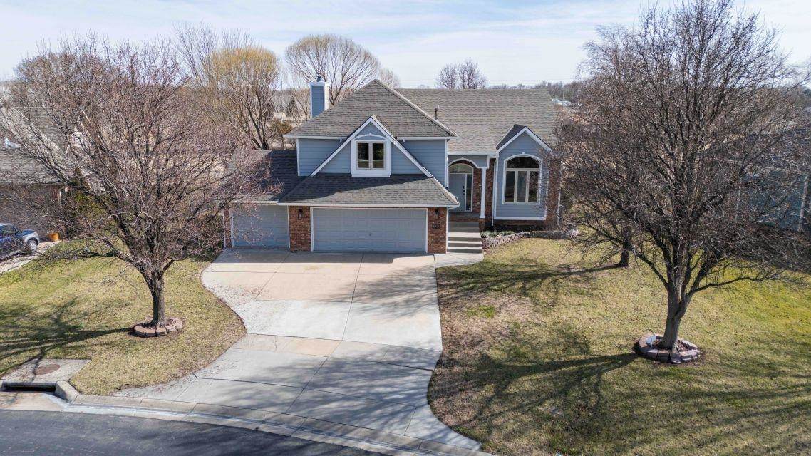 330 Fairway Cir - Photo 1