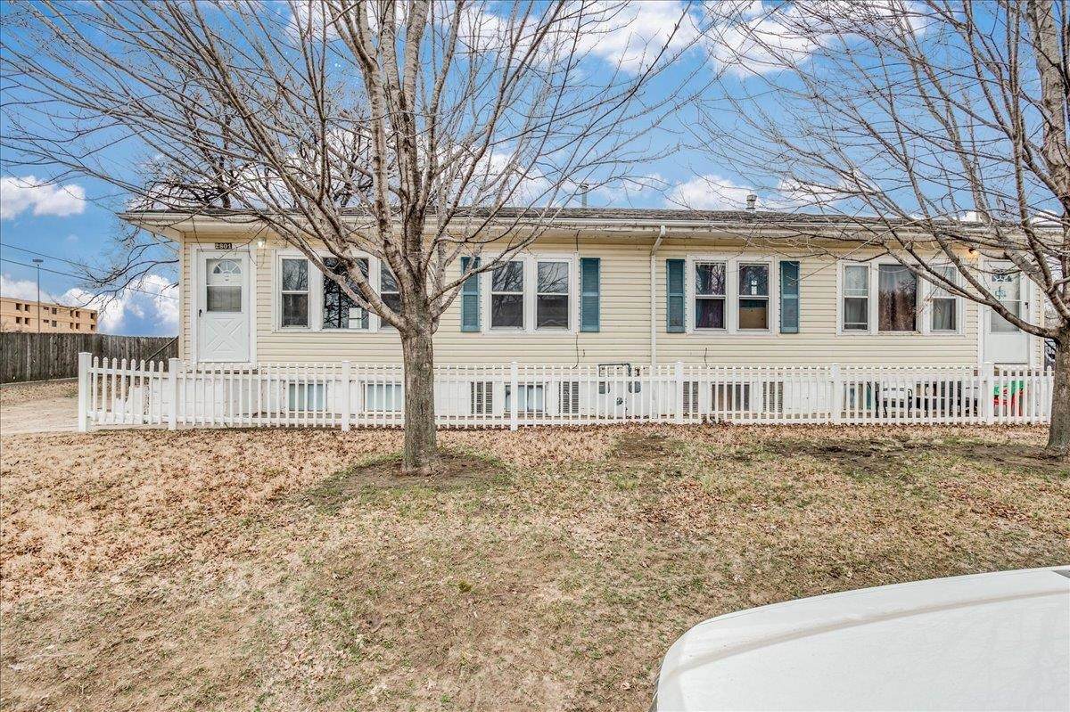 2801-2803 Elm - Photo 1