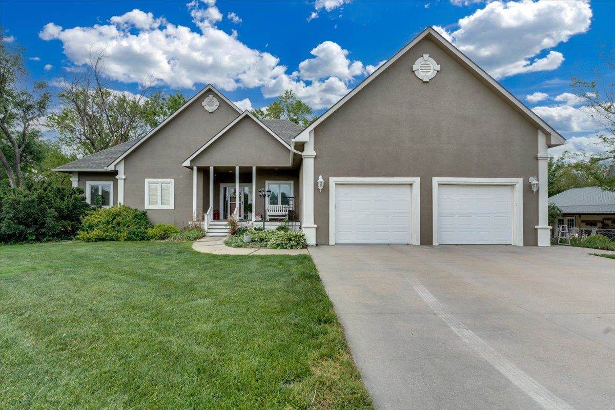 521 Whispering Meadows - Photo 1