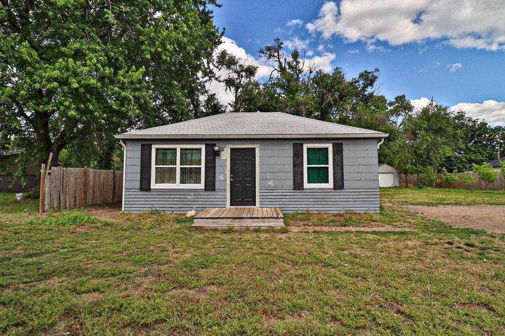 4704 Water St - Photo 1