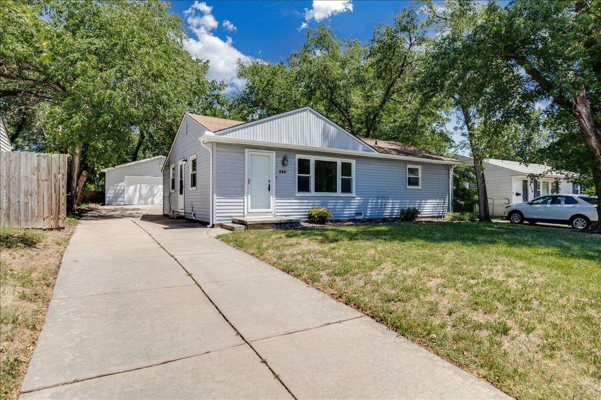 930 Westview - Photo 1
