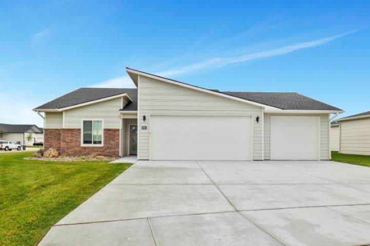 1013 Long Path - Photo 1
