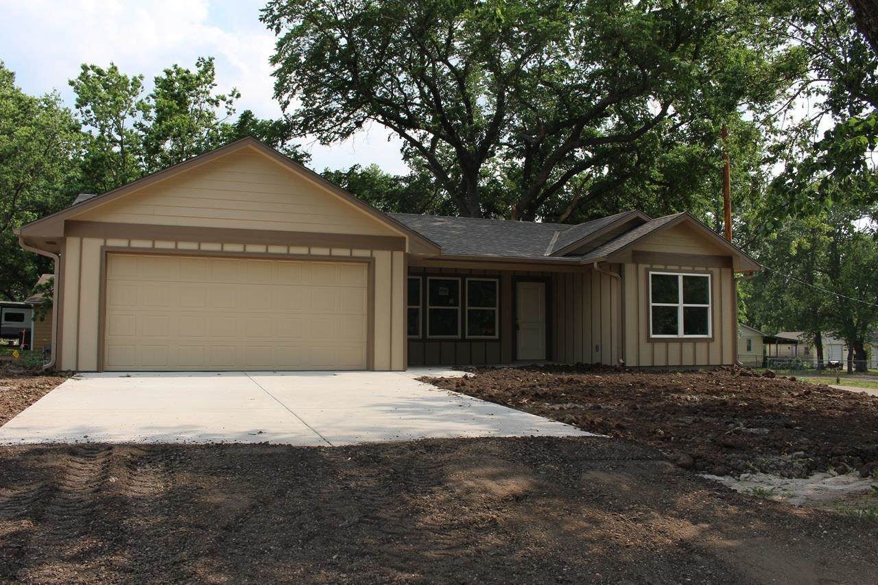 401 11th Ave - Photo 1