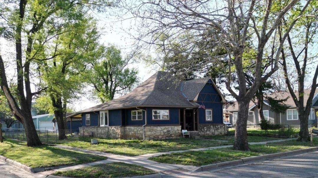 327 Houston St - Photo 1
