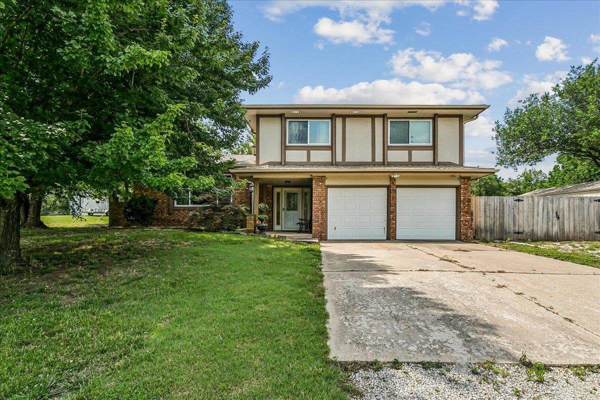 1113 Springdale - Photo 1