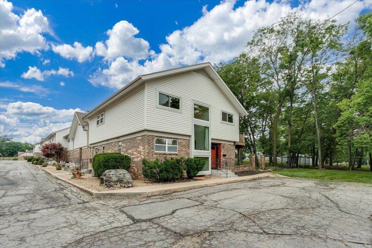111 Summit St - Photo 1