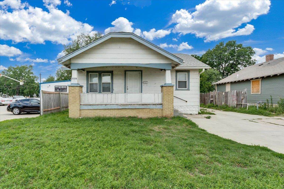 2043 Broadway Ave - Photo 1