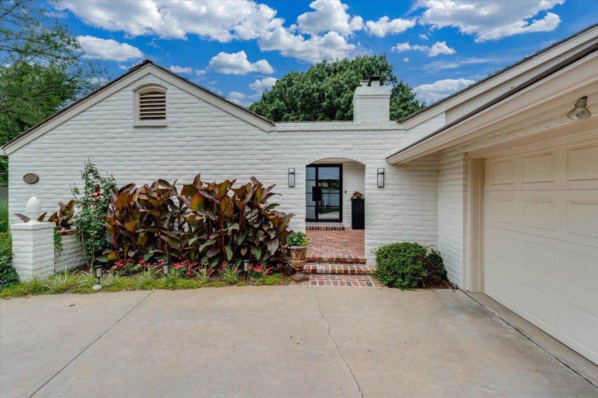 1440 Gatewood St - Photo 1