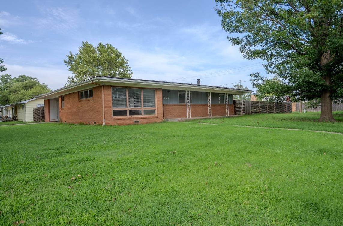 320 College Ave - Photo 1