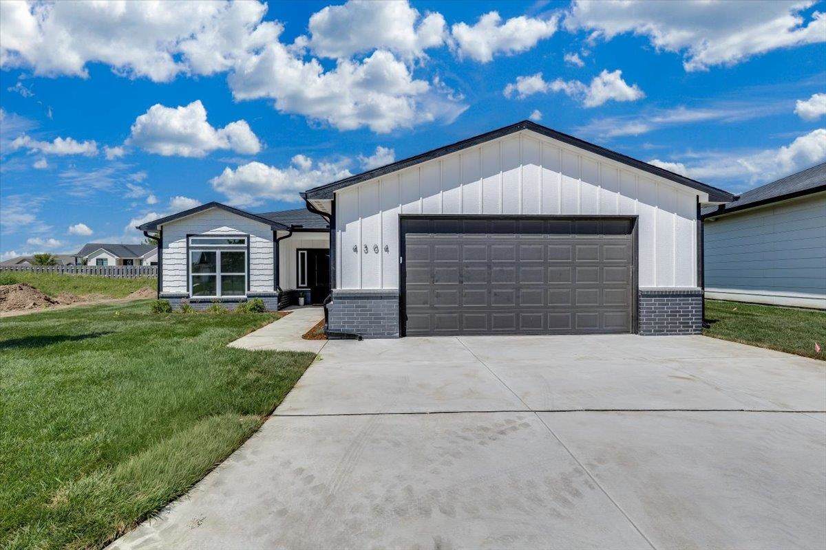 4304 Sunny Ct - Photo 1