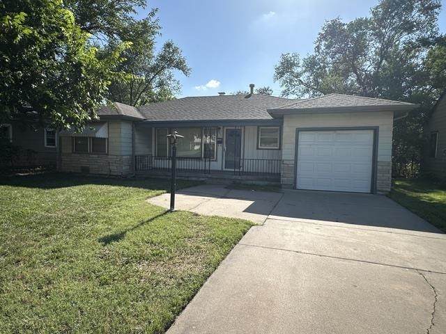 611 Harding - Photo 1