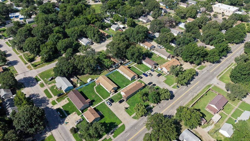 4415 Lincoln - Photo 1