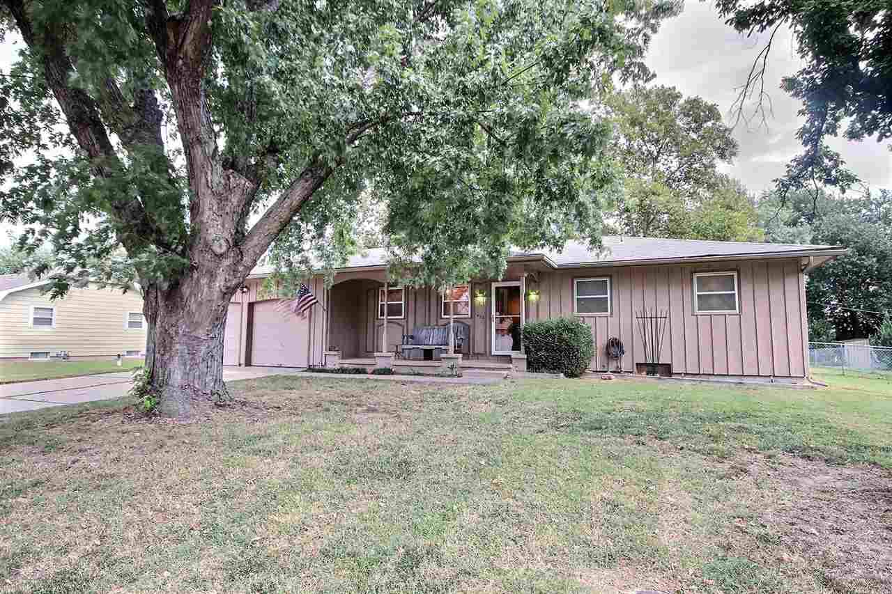 412 Cindy St - Photo 1
