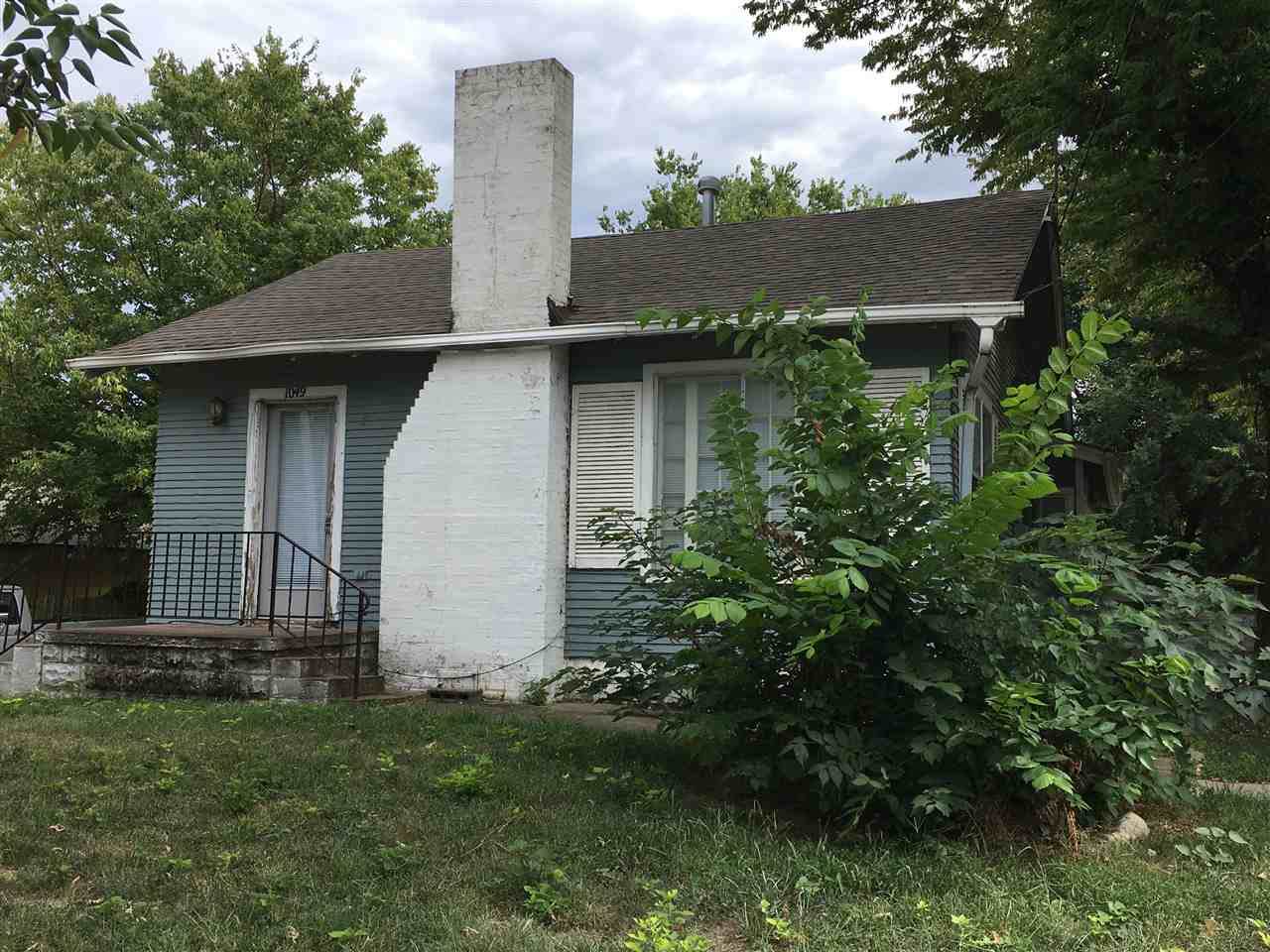 1049 29th St N - Photo 1