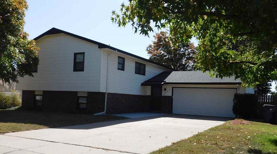 2233 Davis Dr. - Photo 1