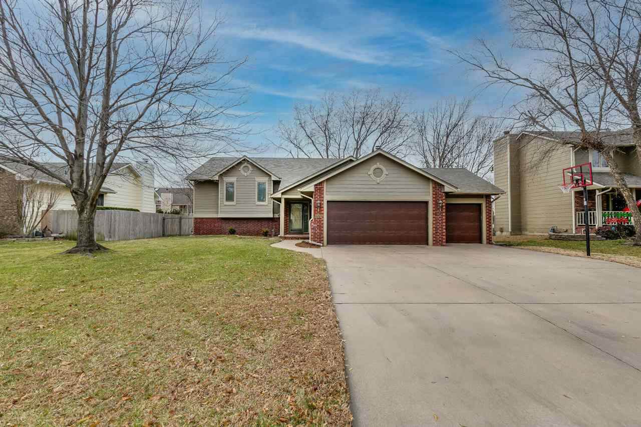 719 Mockingbird Ln - Photo 1