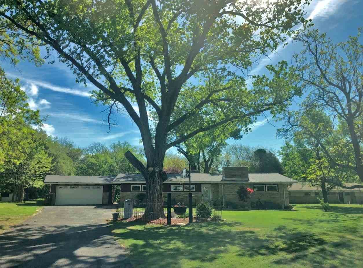 418 Wetmore St - Photo 1