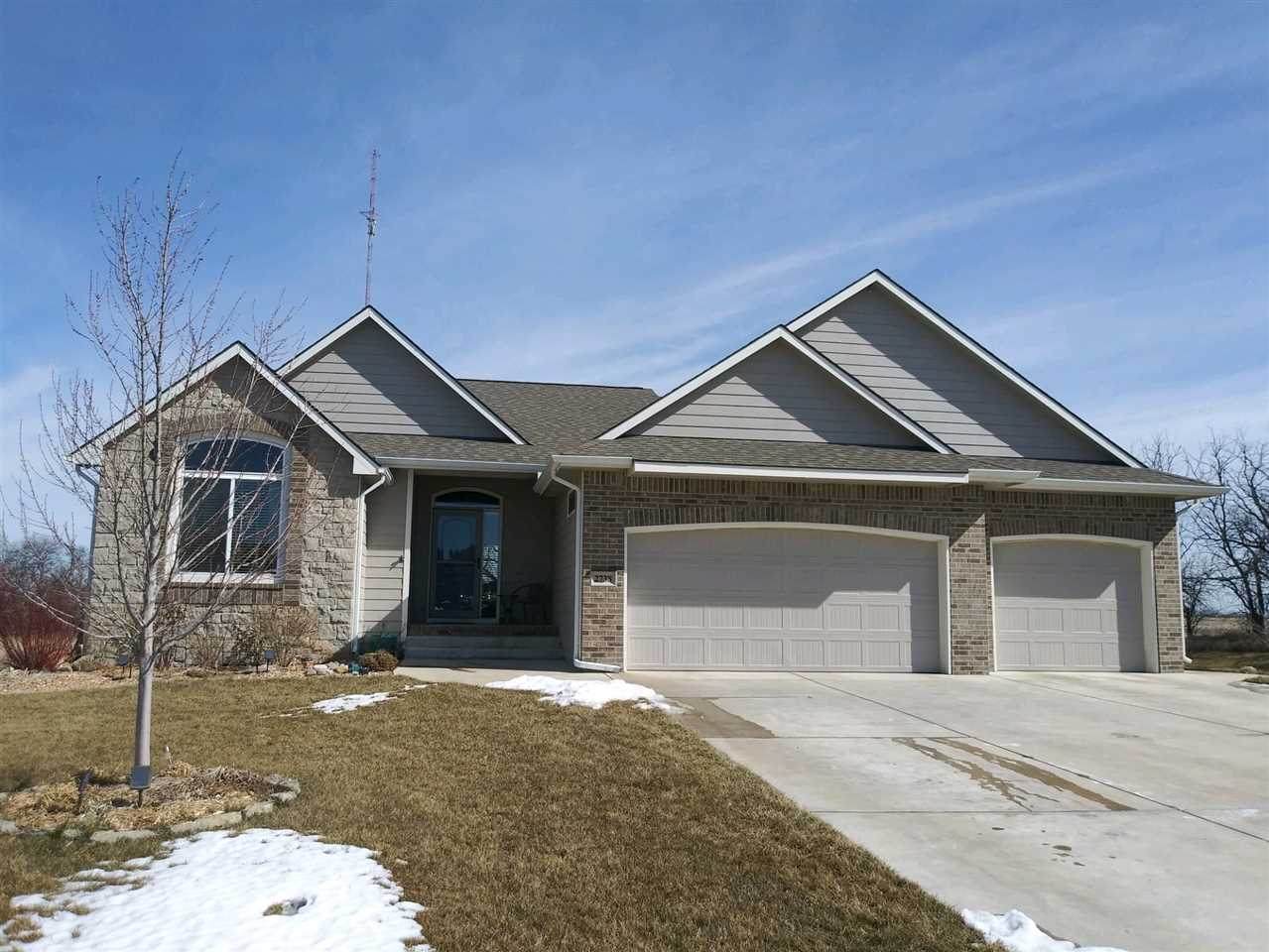 2738 Bluestone Cir - Photo 1