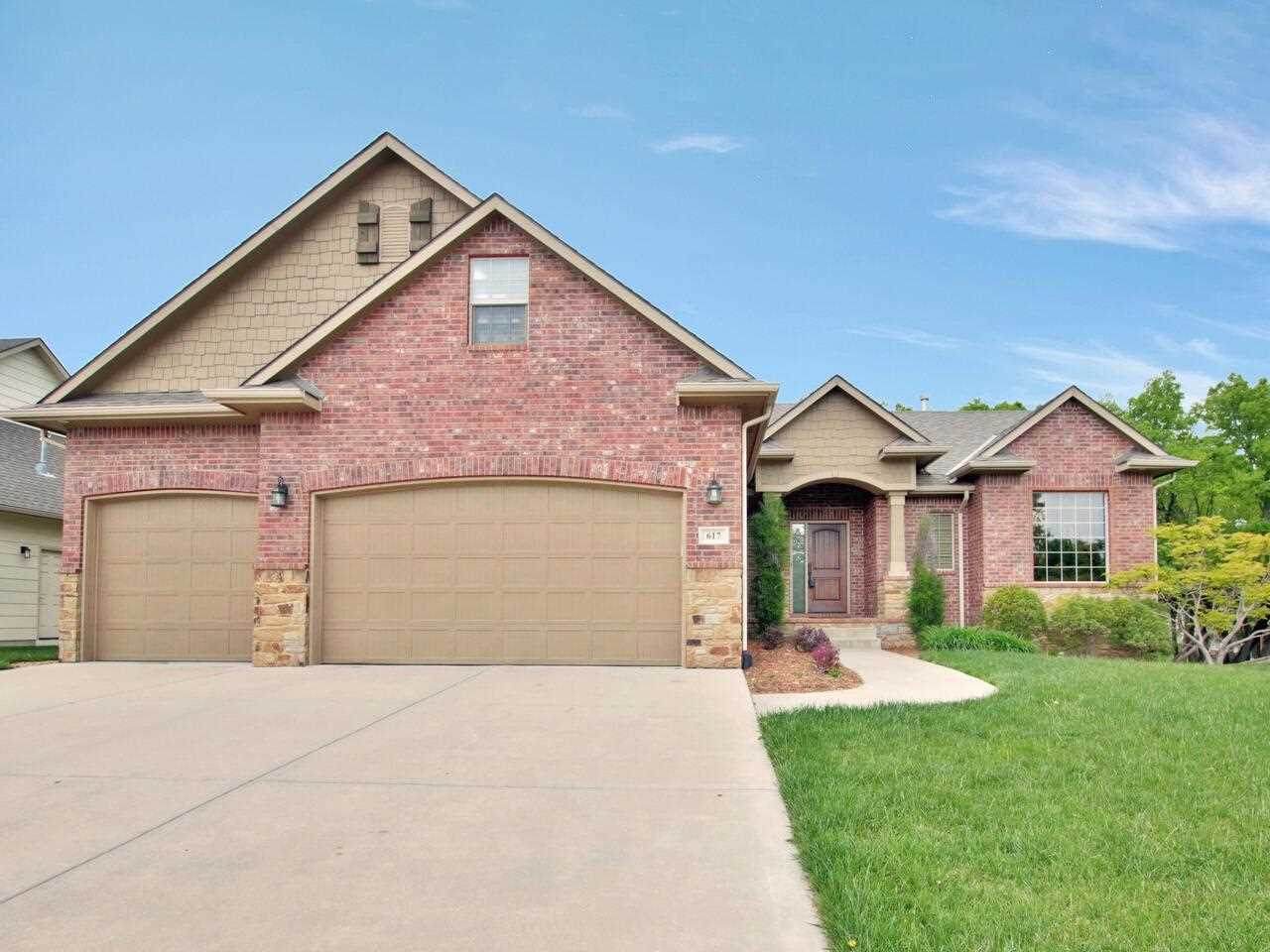 617 Lakecrest Cir - Photo 1