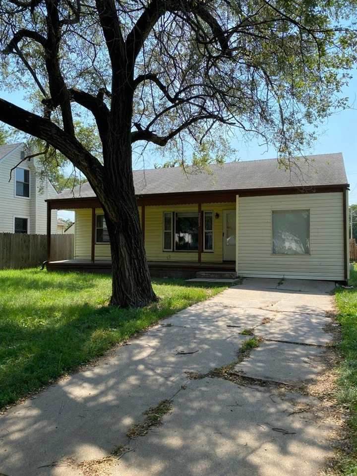 2203 Topeka Ave - Photo 1