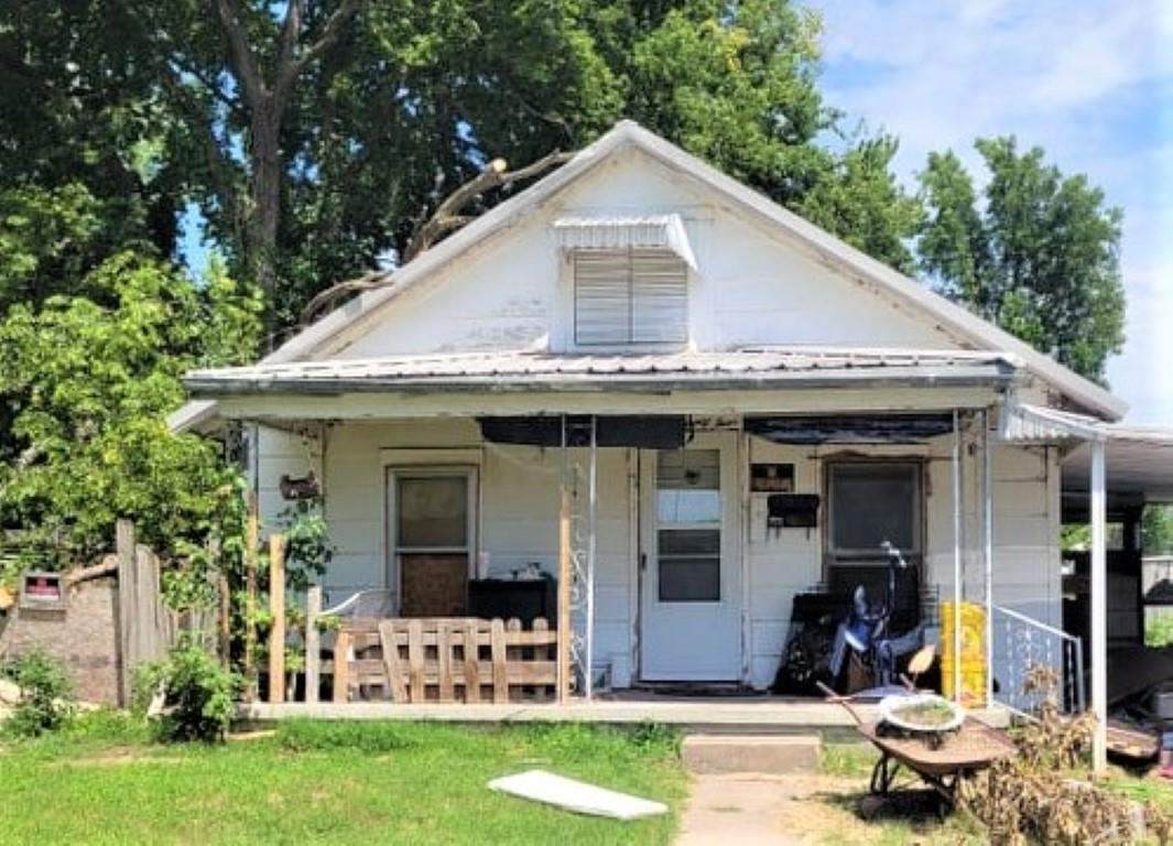 1124 3rd St - Photo 1